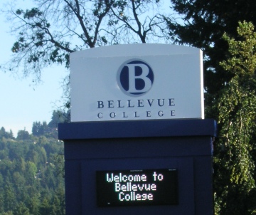 Campus Sign that says Welcome to bellevue College